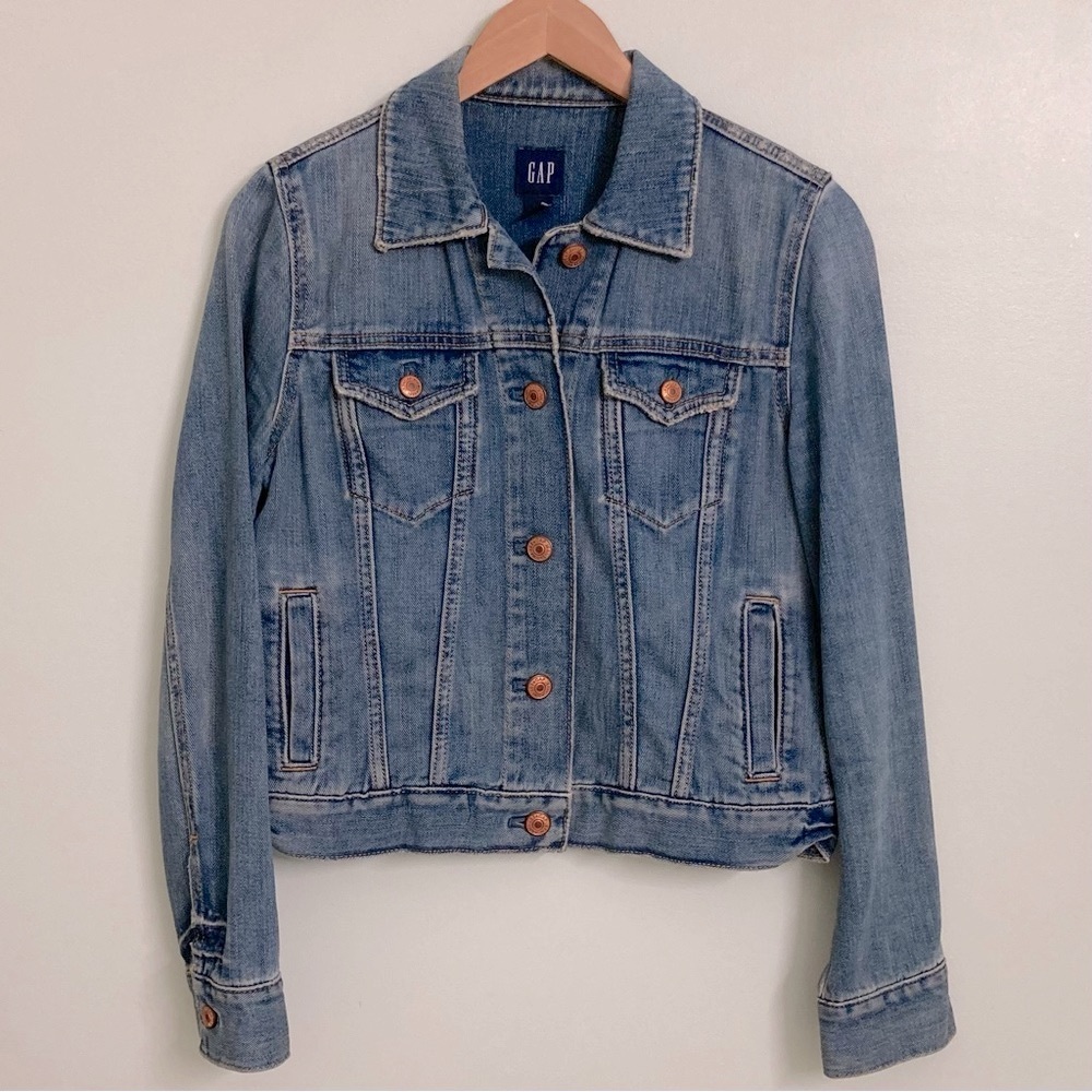 vintage GAP fitted, slightly cropped jean jacket